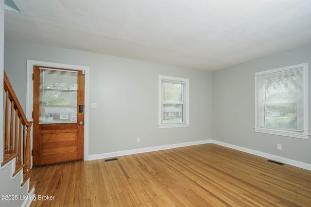 140 Mills Dr, Louisville, KY 40216