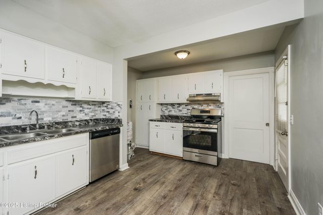 140 Mills Dr, Louisville, KY 40216