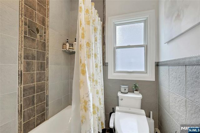 12-65 Burbank Street, Fair Lawn, NJ 07410