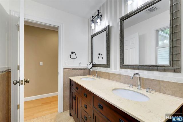 12-65 Burbank Street, Fair Lawn, NJ 07410