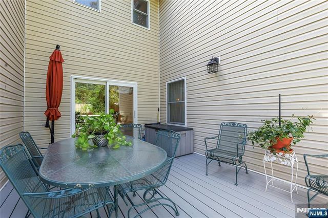 12-65 Burbank Street, Fair Lawn, NJ 07410