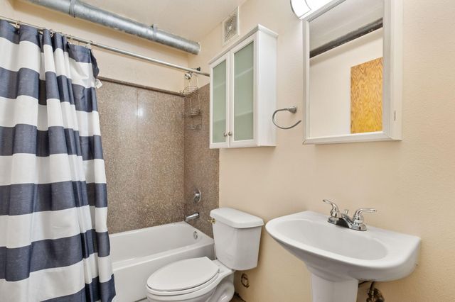 2001 Gold Avenue SE 3, Albuquerque, NM 87106