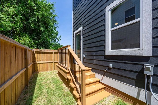 911 Panama Boulevard, Houston, TX 77009