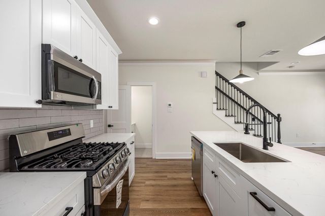 911 Panama Boulevard, Houston, TX 77009