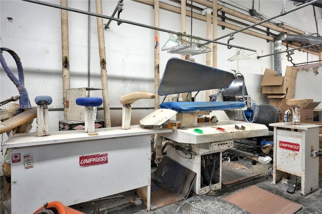 8279 S Dixie Hwy, Miami, FL 33143