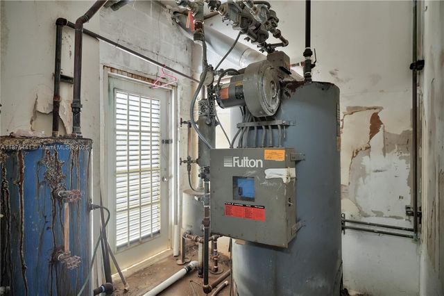 8279 S Dixie Hwy, Miami, FL 33143