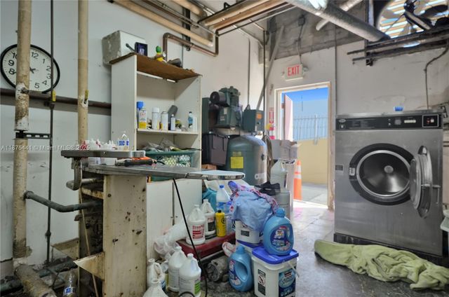 8279 S Dixie Hwy, Miami, FL 33143