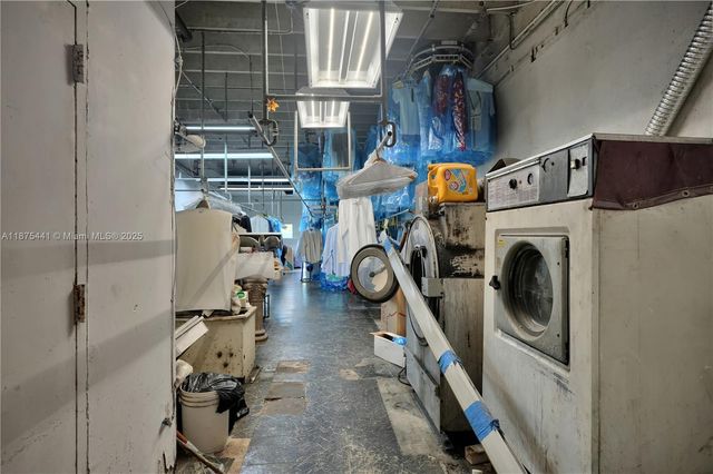 8279 S Dixie Hwy, Miami, FL 33143