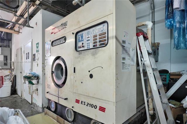 8279 S Dixie Hwy, Miami, FL 33143