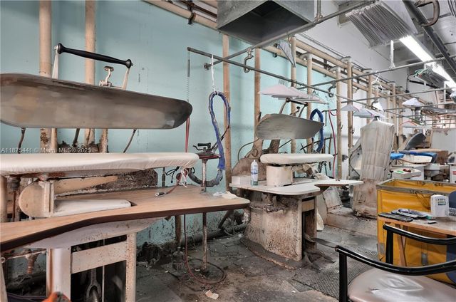 8279 S Dixie Hwy, Miami, FL 33143