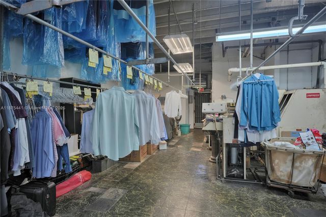 8279 S Dixie Hwy, Miami, FL 33143