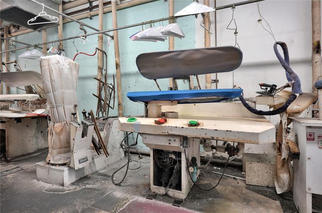 8279 S Dixie Hwy, Miami, FL 33143