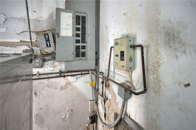 8279 S Dixie Hwy, Miami, FL 33143