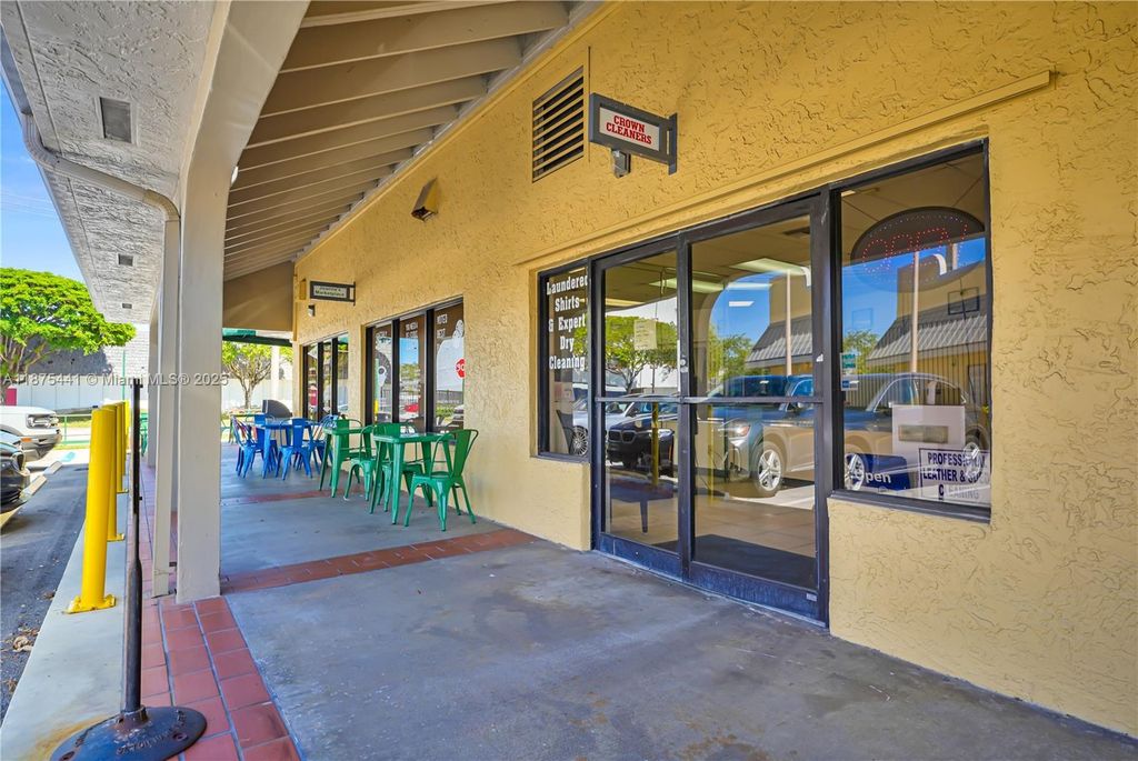 8279 S Dixie Hwy, Miami, FL 33143