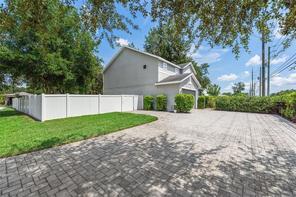 Image 3 of property listing at 4723 CONWAY ROAD, Orlando, FL 32812