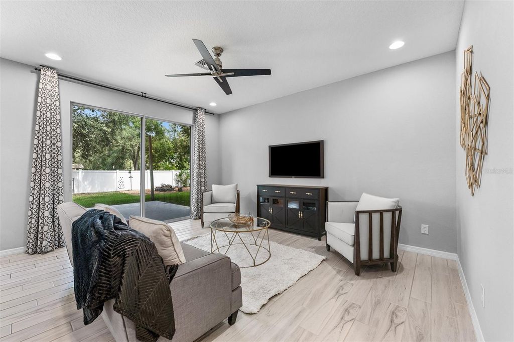 Image 4 of property listing at 4723 CONWAY ROAD, Orlando, FL 32812