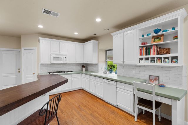 39 Rippling Creek Drive, Sugar Land, TX 77479