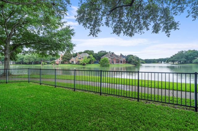39 Rippling Creek Drive, Sugar Land, TX 77479