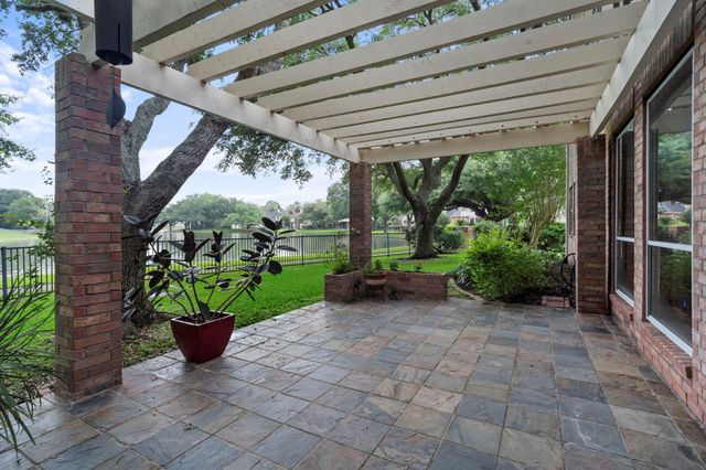 39 Rippling Creek Drive, Sugar Land, TX 77479