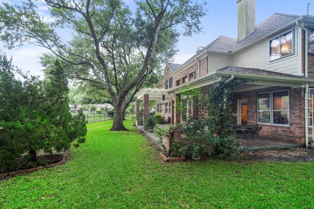 39 Rippling Creek Drive, Sugar Land, TX 77479