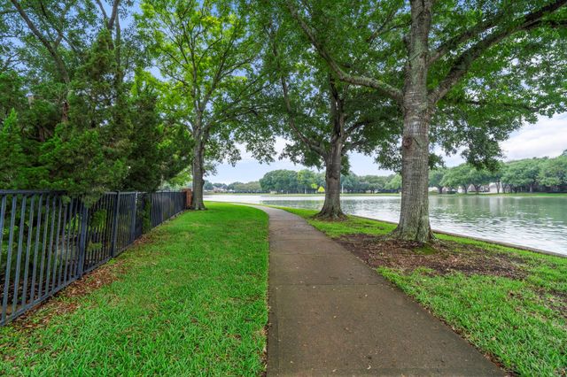 39 Rippling Creek Drive, Sugar Land, TX 77479