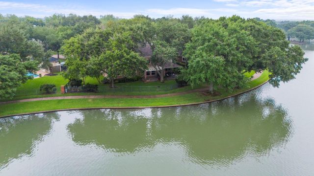39 Rippling Creek Drive, Sugar Land, TX 77479