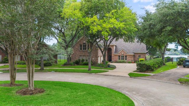 39 Rippling Creek Drive, Sugar Land, TX 77479