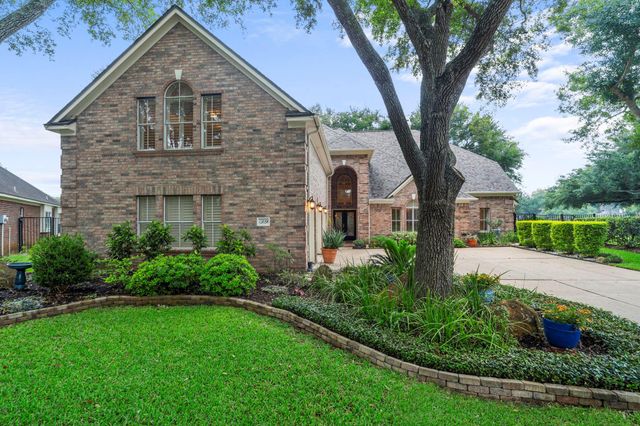 39 Rippling Creek Drive, Sugar Land, TX 77479