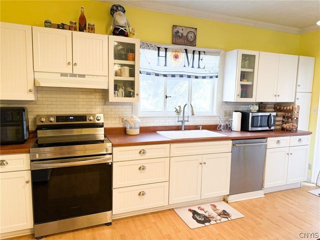 1083 Glenwood Circle, Oneida, NY 13421