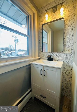 250 W HAMLIN AVE, Telford, PA 18969