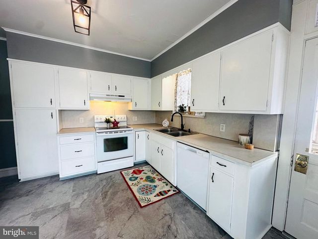 250 W HAMLIN AVE, Telford, PA 18969