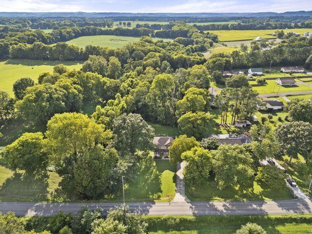 2272 Zion Rd, Columbia, TN 38401