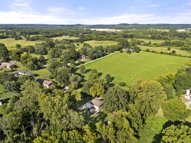 2272 Zion Rd, Columbia, TN 38401
