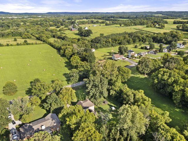 2272 Zion Rd, Columbia, TN 38401