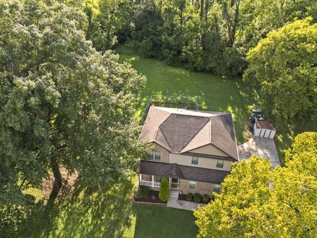 2272 Zion Rd, Columbia, TN 38401