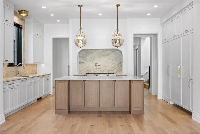 2119 N Seminary Avenue, Chicago, IL 60614