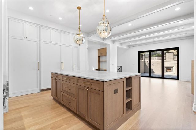 2119 N Seminary Avenue, Chicago, IL 60614