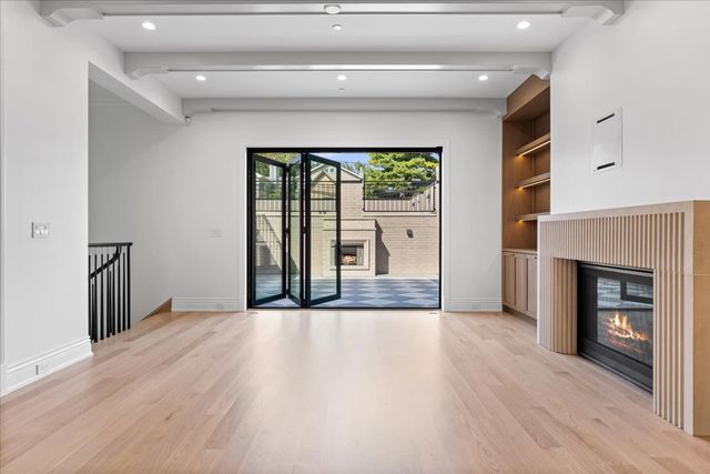 2119 N Seminary Avenue, Chicago, IL 60614