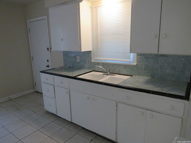 2553 Cincinnati Ave, San Antonio, TX 78228