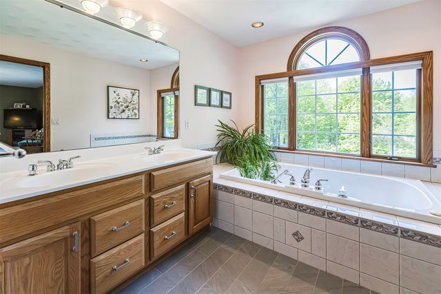 5908 BEACON HILL Lane, Erie, PA 16509