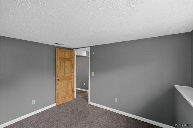 6593 Parkwood Drive, Lockport Town, NY 14094