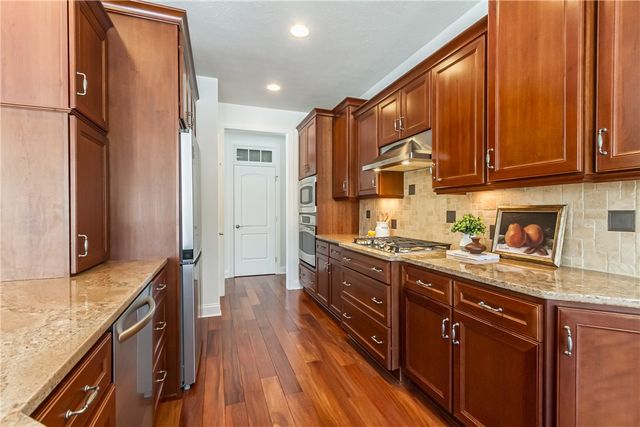 1042 Chapelhill Drive, Victor, NY 14564