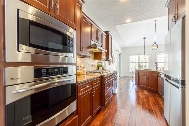 1042 Chapelhill Drive, Victor, NY 14564