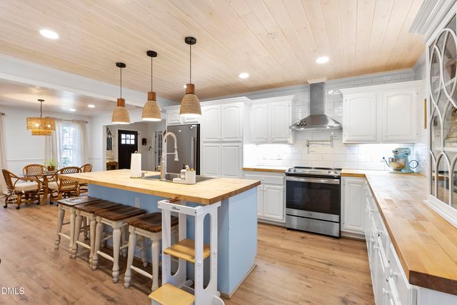 1023 Devonshire Trail, Aberdeen, NC 28315