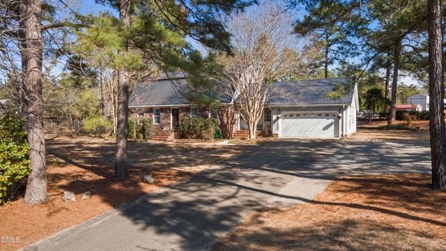 1023 Devonshire Trail, Aberdeen, NC 28315