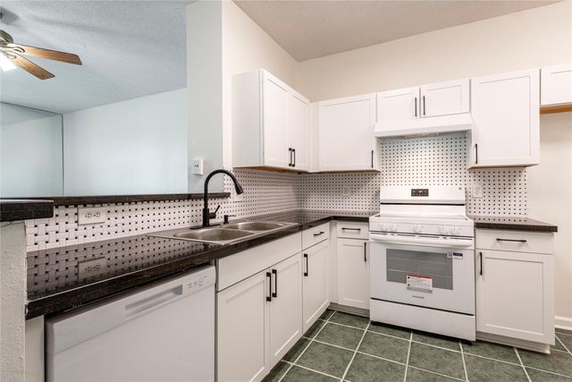 8153 Sands Point Drive 115, Houston, TX 77036