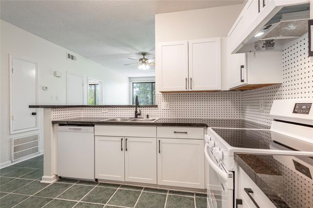 8153 Sands Point Drive 115, Houston, TX 77036