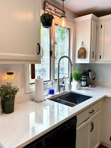 736 Mount Hope St 4, North Attleboro, MA 02760