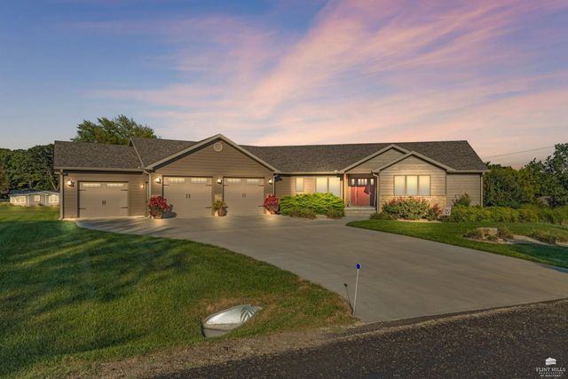 5734 Hervey Lane, Manhattan, KS 66502