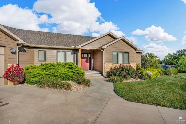5734 Hervey Lane, Manhattan, KS 66502